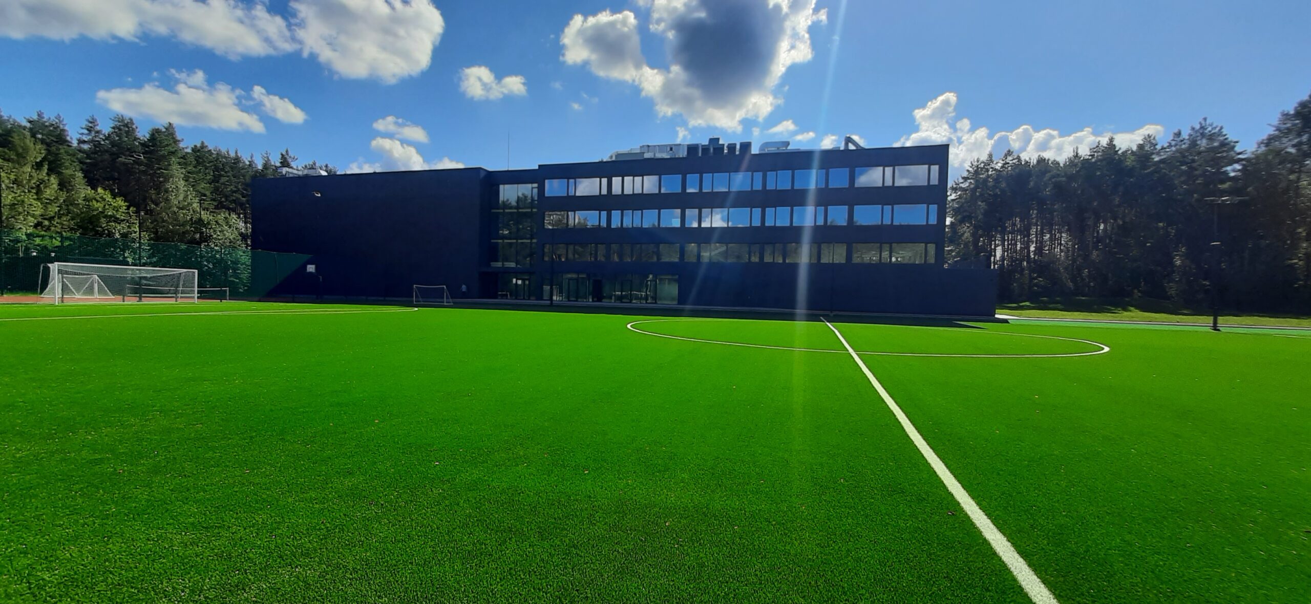 The British International School of Vilnius. Futbolo stadionas